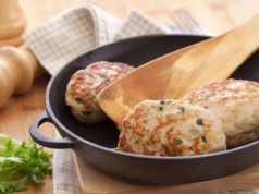 Mam patent na miękkie i pulchne mielone. Dolewam to do masy