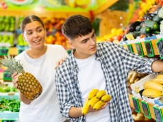 Ten owoc ma najmniej pestycydów. Znajdziesz go w każdym markecie