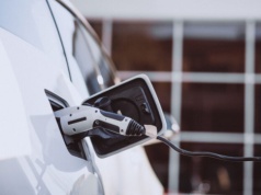 Raport: zakup auta elektrycznego planuje 4 proc. badanych Polaków