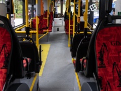 Tragiczny wypadek na Stogach. Pasażerka straciła nogę pod kołami autobusu. Policja szuka świadków