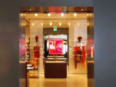 Kogoś tu grubo poniosło. Za cenę tej ładowarki do Apple Watch kupisz sprawnego Passata