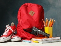 Uczniowie przynieśli broń do szkoły