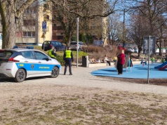 Straż Miejska na placu zabaw w centrum Goleniowa. Narozrabiał… 7-latek