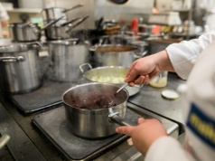 Tak pracuje się na wyspie Uznam. Niemcy zachwyceni Polakami. "Bez nich nic nie działa"