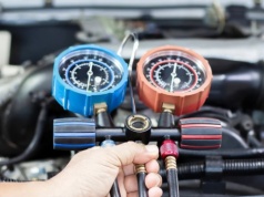 Ile kosztuje serwis klimatyzacji samochodowej w 2026 roku? Sprawdziliśmy