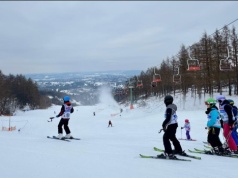 Narty zamiast roweru? W Przemyślu pod koniec marca wciąż działa stok