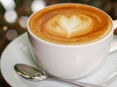 Wzbogać swoją poranną kawę: Trzy sprawdzone naukowo sposoby na pobudzenie mózgu