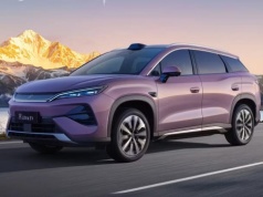 Paliwo jest drogie, więc BYD daje 1,5 roku ładowania ZA DARMO z BYD-em Song Ultra EV. Niestety: w Chinach…