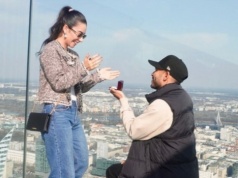 Byli 230 metrów nad ziemią. Nagle padł na kolano