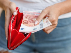 Bank centralny radzi: trzymajcie w domu gotówkę