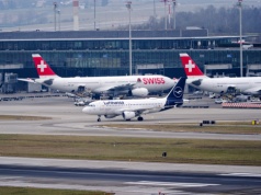 Europejska linia oferuje 70 tys. zł za odejście z pracy. W tle uziemione samoloty i setki odwołanych lotów