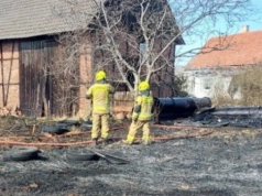 Ogień strawił szopę. Rozprzestrzenił się błyskawicznie