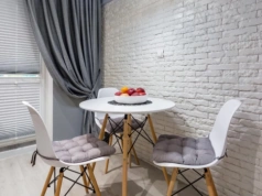 Ozdobna cegła na ścianie w małym mieszkaniu – gdzie będzie wyglądać najlepiej?