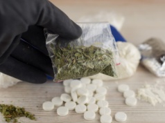 Nowy narkotyk wykryty w Polsce trafi na czarną listę. Wpływy do budżetu zaskakują