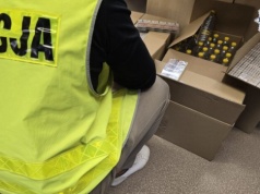 Bazar pod lupą. Tysiące nielegalnych papierosów i alkohol bez akcyzy zabezpieczone w Częstochowie