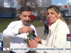 Klepacka zaskoczona na ulicy. Mężczyzna z różą okazał się znaną postacią