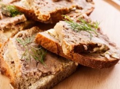 Tego pasztetu nie może zabraknąć podczas świąt. Zrobisz go bez strączków i bez mięsa