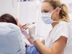 Chcesz zajść w ciążę? Sprawdź stan zębów. Choroby dziąseł mogą wydłużyć starania o dziecko