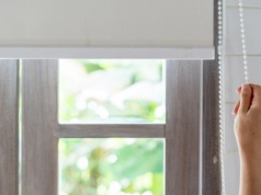 Koniec z żaluzjami w domu. Polki stawiają na coś, co daje więcej światła i klimatu