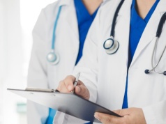 Pensje lekarzy jednak wzrosną. Tyle zarobią od 1 lipca tego roku