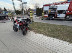 Zderzenie motocykla i auta na skrzyżowaniu. 32-letni motocyklista trafił do szpitala