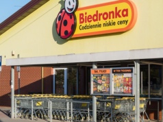 Użytkownicy Moja Biedronka dostali SMS-y przed weekendem. "Tylko 21 marca"