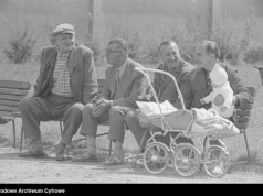 W PRL-u żyło się lepiej emerytom niż teraz?