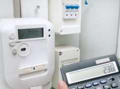 Taryfa za prąd kusi niskimi opłatami. Niejeden dostaje potem rachunek grozy