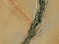 Niezwykłe obrazki z Chin. Dzieli ziemię na części