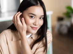 Promienna, napięta skóra, która potrzebuje niewiele makijażu? Tak to robią Azjatki