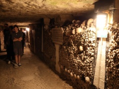 Podziemne miasta zmarłych jak z filmów. W Polsce też można je zobaczyć