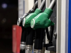 Ceny paliw szybują. Polski rząd się przygląda, inne kraje już podjęły konkretne działania