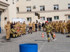 Kadeci przejęli władzę w szkole pożarniczej na osiedlu Zgody (Galeria)
