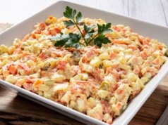 Co zrobić, aby sałatka nie skwaśniała przez święta? Kluczowa jest zasada OW