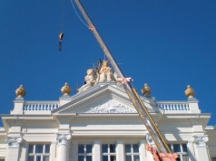 Powrót Temidy na szczyt piotrkowskiego Pałacu Sprawiedliwości