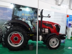 Tani, prosty i oczywiście z Chin. 74 tys. zł za 50 KM z kabiną i klimą