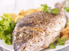 Może zaszkodzić. W Polsce trafia na talerze, inne kraje zakazały