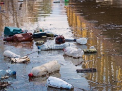 Łapacze śmieci pomagają oczyszczać polskie rzeki