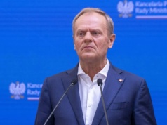 Młodzi pytają o zamykane porodówki. Tusk odpowiada kłamstwem. "Bez żartów!"