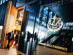 Odejście z Kościoła nie jest wystarczającym powodem do zwolnienia. Firmy muszą przejrzeć swoje polityki kadrowe