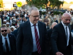 Premier zwyzywany w meczecie od "gnijących psów": Niezwykle pozytywne przyjęcie