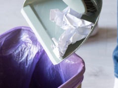 Wystarczy kawałek kartonu i problem znika. Ten jeden dodatek w koszu robi ogromną różnicę