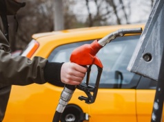 Rząd Hiszpanii reaguje na wzrost cen paliw. Obniżka podatku VAT do 10 proc.