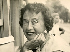 Magdalena Samozwaniec: "Madam Chic" i "jedyna satyryczka w Polsce"