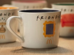 McDonald's wyprzedaje kubki z Przyjaciół. Taka okazja może się nie powtórzyć!