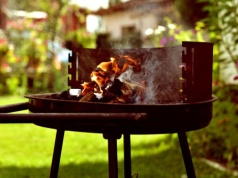 Zakaz palenia grilla nie tylko na balkonie. Można dostać nawet 5 tys. zł kary