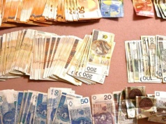 KAS rozbija internetowy handel odzieżą za 9,6 mln zł