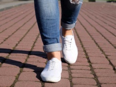 Lekkie, zgrabne i jakie wygodne - te tenisówki z Kik za 20 zł robią furorę. Co w Sinsay?