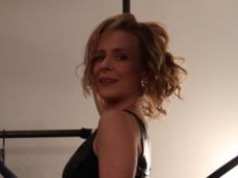 Szczuplutka Aneta Zając wdzięczy się niczym bogini w dopasowanej czarnej mini: "Coś wspaniałego" (FOTO)