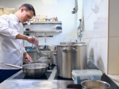 Polacy trzonem hoteli w Niemczech. Branża coraz bardziej ich potrzebuje